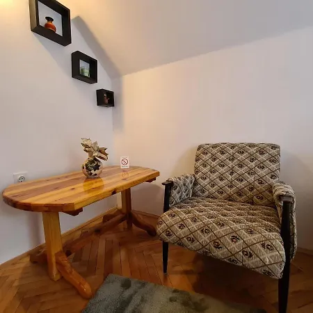 Planinska Kuca Koreni