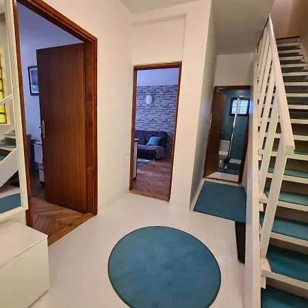 Planinska Kuca Koreni Jasikovice