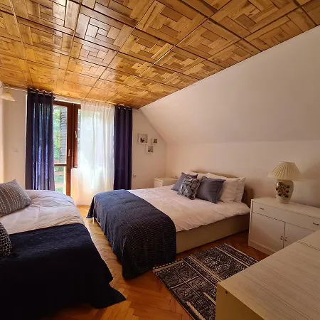 Planinska Kuca Koreni * Jasikovice