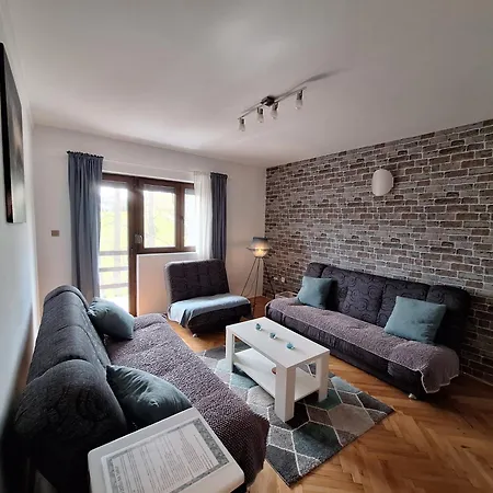 Planinska Kuca Koreni *