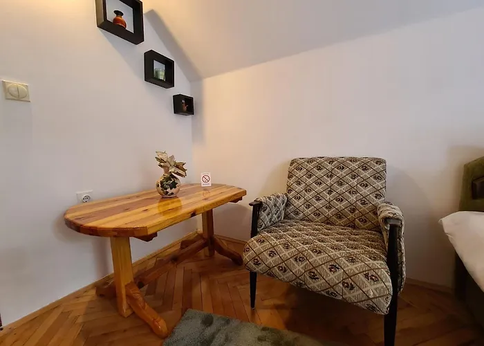 Planinska Kuca Koreni