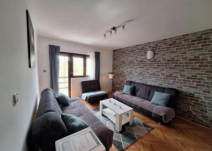 Planinska Kuca Koreni *