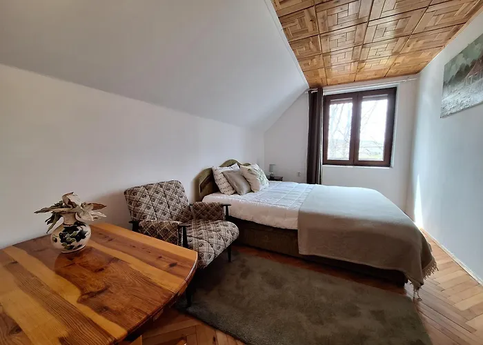 Planinska Kuca Koreni * Jasikovice